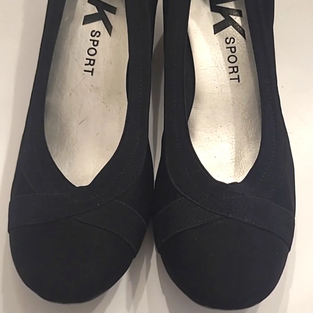 AK Sport Dani Slip On Wedges Criss-Cross Toe Glossy Heel Ballet Style Sz 10